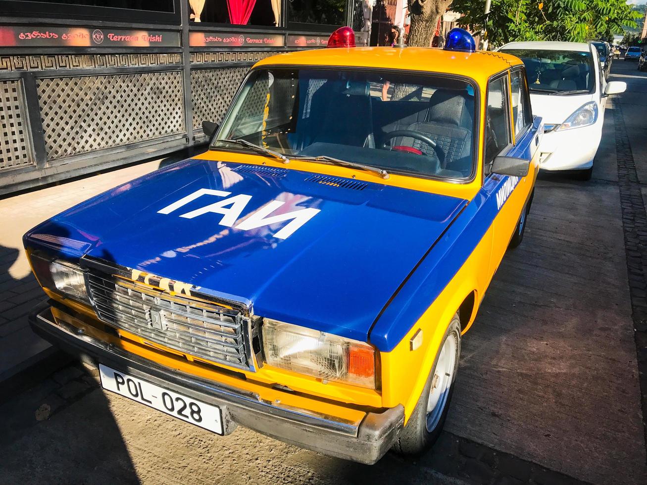 batumi, géorgie, juil 09, 2021 - véhicule de police soviétique de type lada riva photo