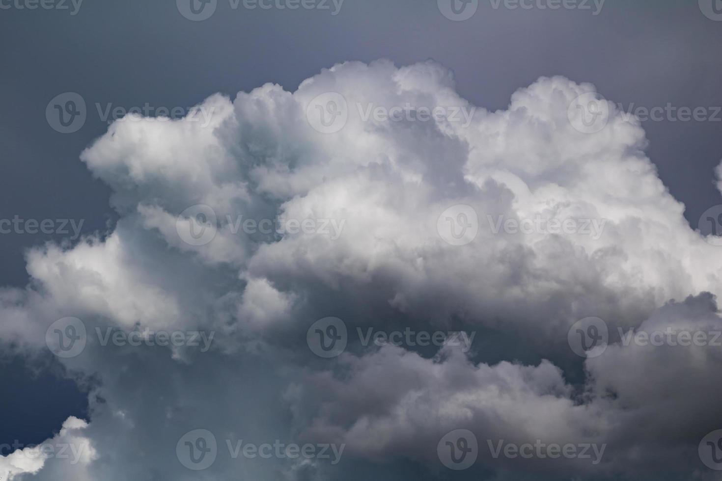 texture de nuage blanc. toile de fond de matériau aérien. motif effet ciel. photo