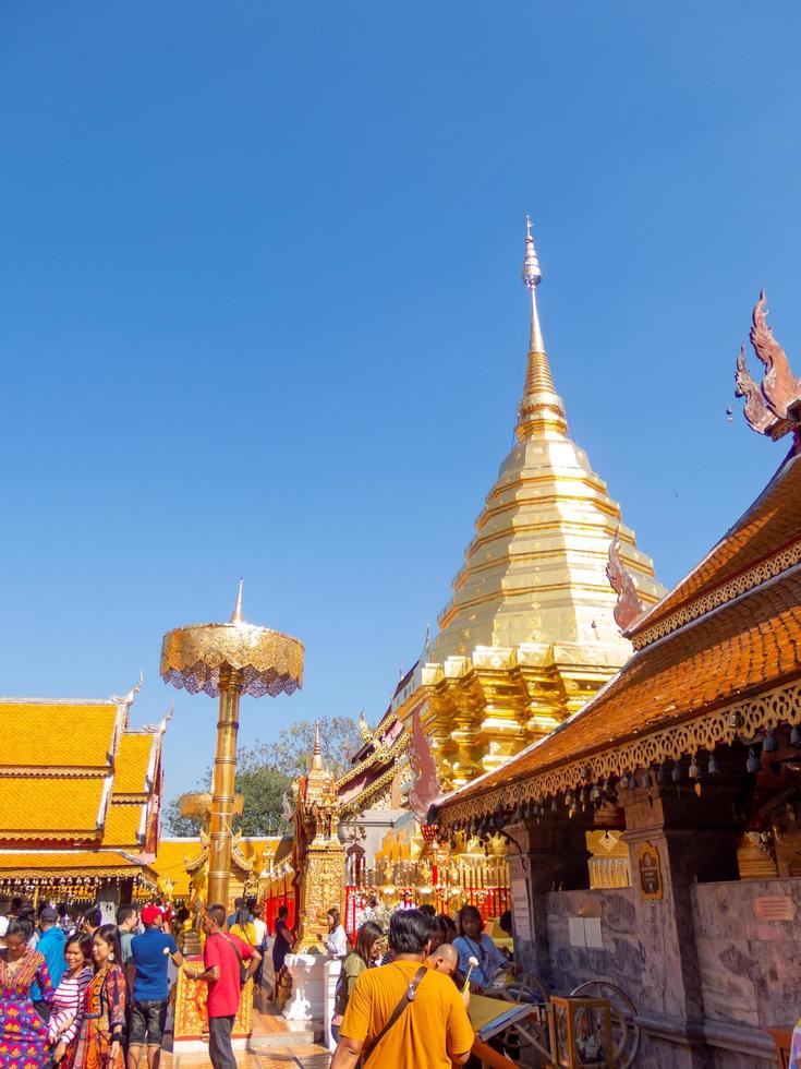 chiang mai thaïlande12 janvier 2020wat phra that doi suthep temple le temple est à 689 mètres de haut des plaines de chiang mai et à 1046 mètres au-dessus du niveau de la mer.le temple le plus important de chiang mai photo