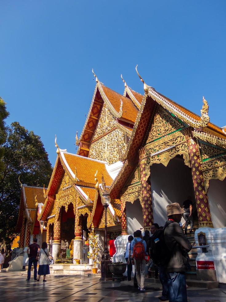 chiang mai thaïlande12 janvier 2020wat phra that doi suthep temple le temple est à 689 mètres de haut des plaines de chiang mai et à 1046 mètres au-dessus du niveau de la mer.le temple le plus important de chiang mai photo