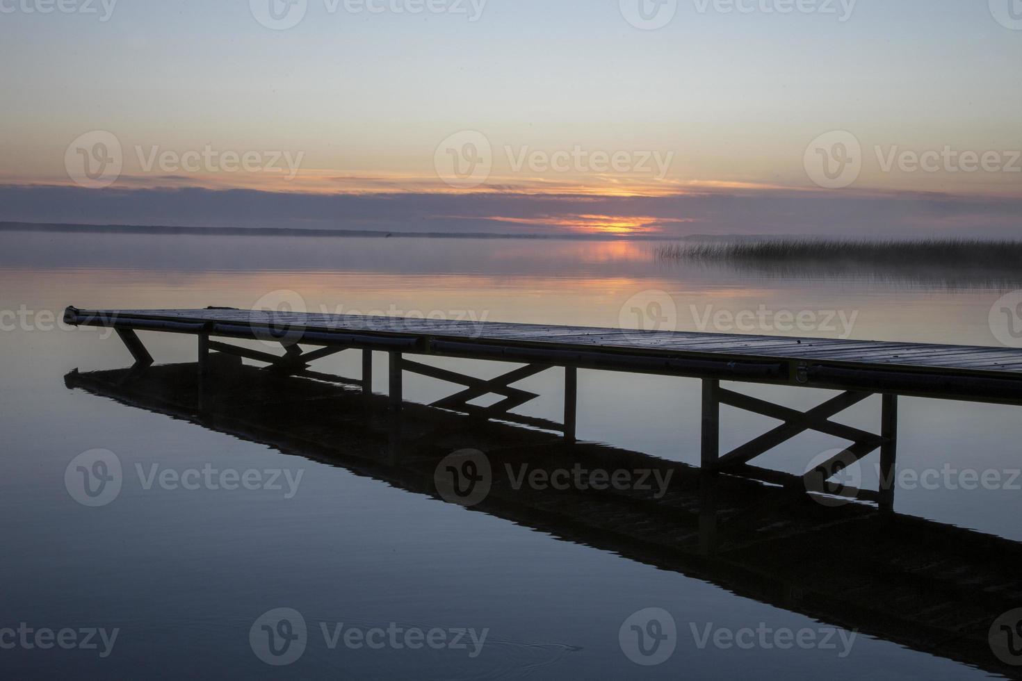 quai du lac nord du lever du soleil photo