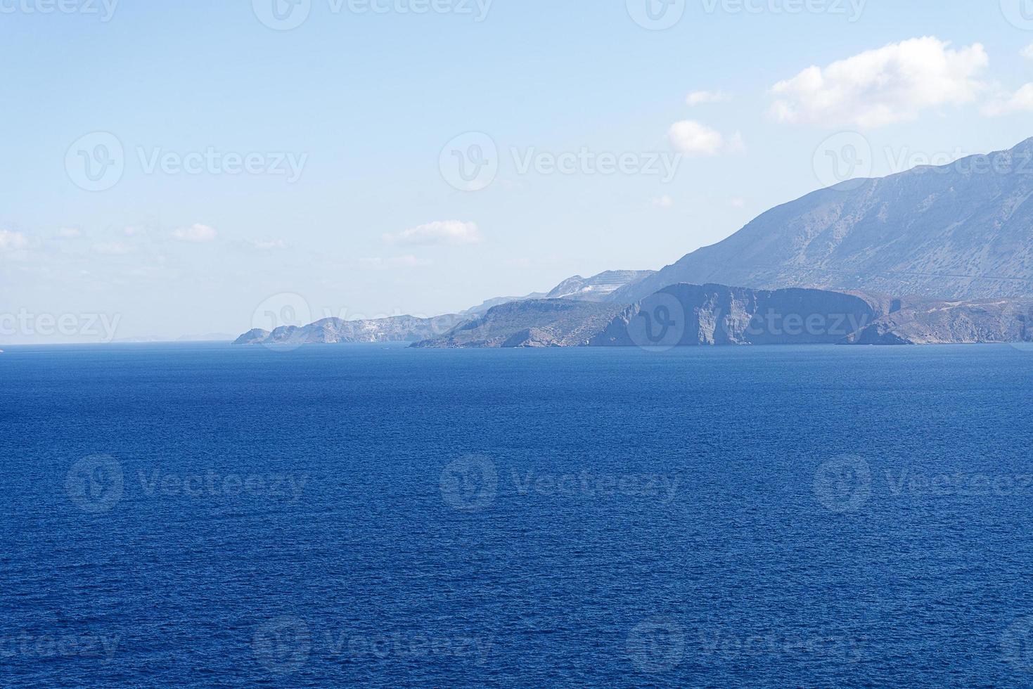 la mer et les montagnes de Crète. photo