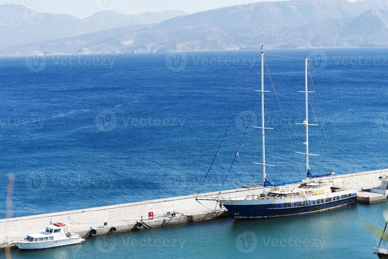 porte-conteneurs dans un port maritime photo