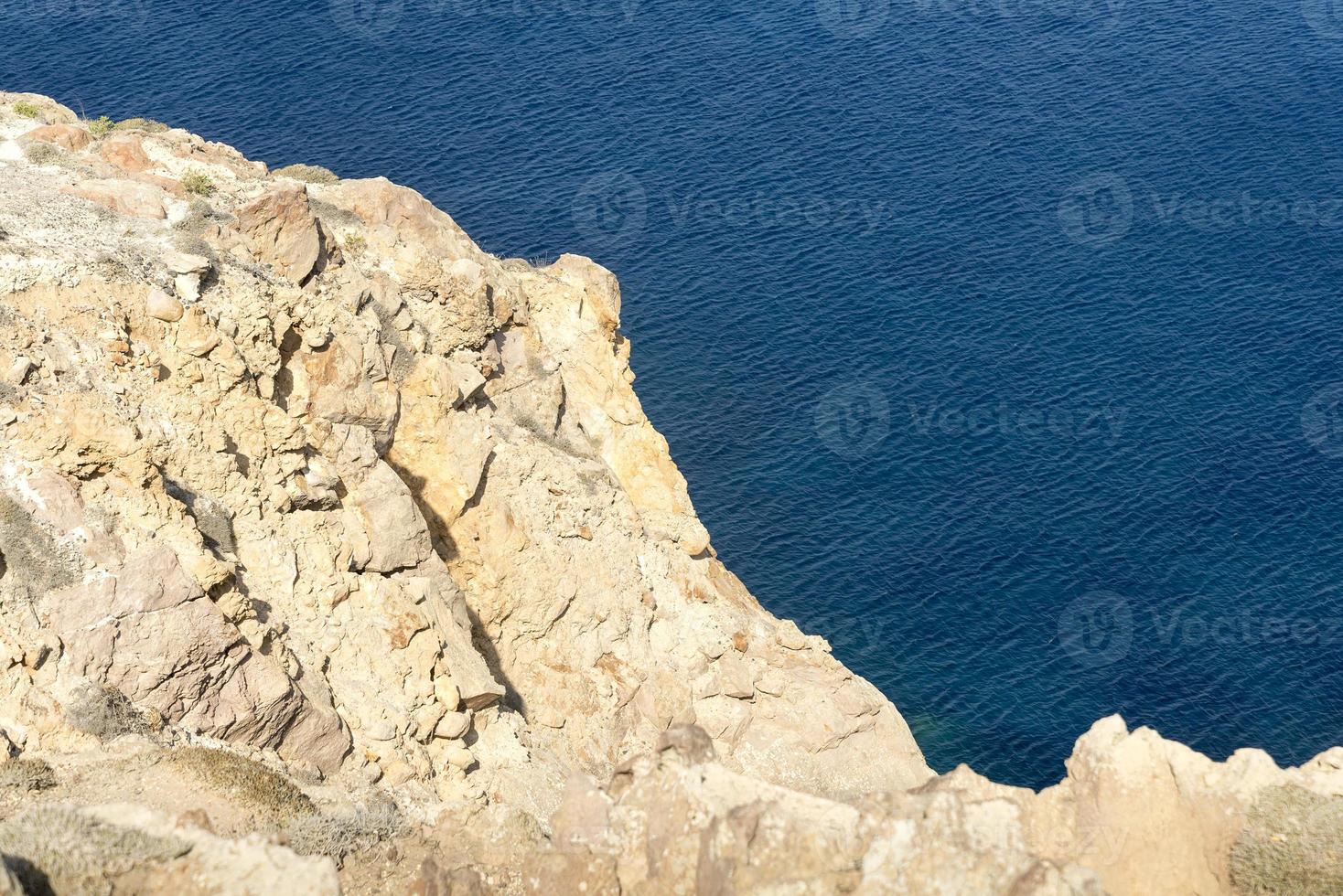 paysage panoramique surplombant l'île de santorin, grèce photo
