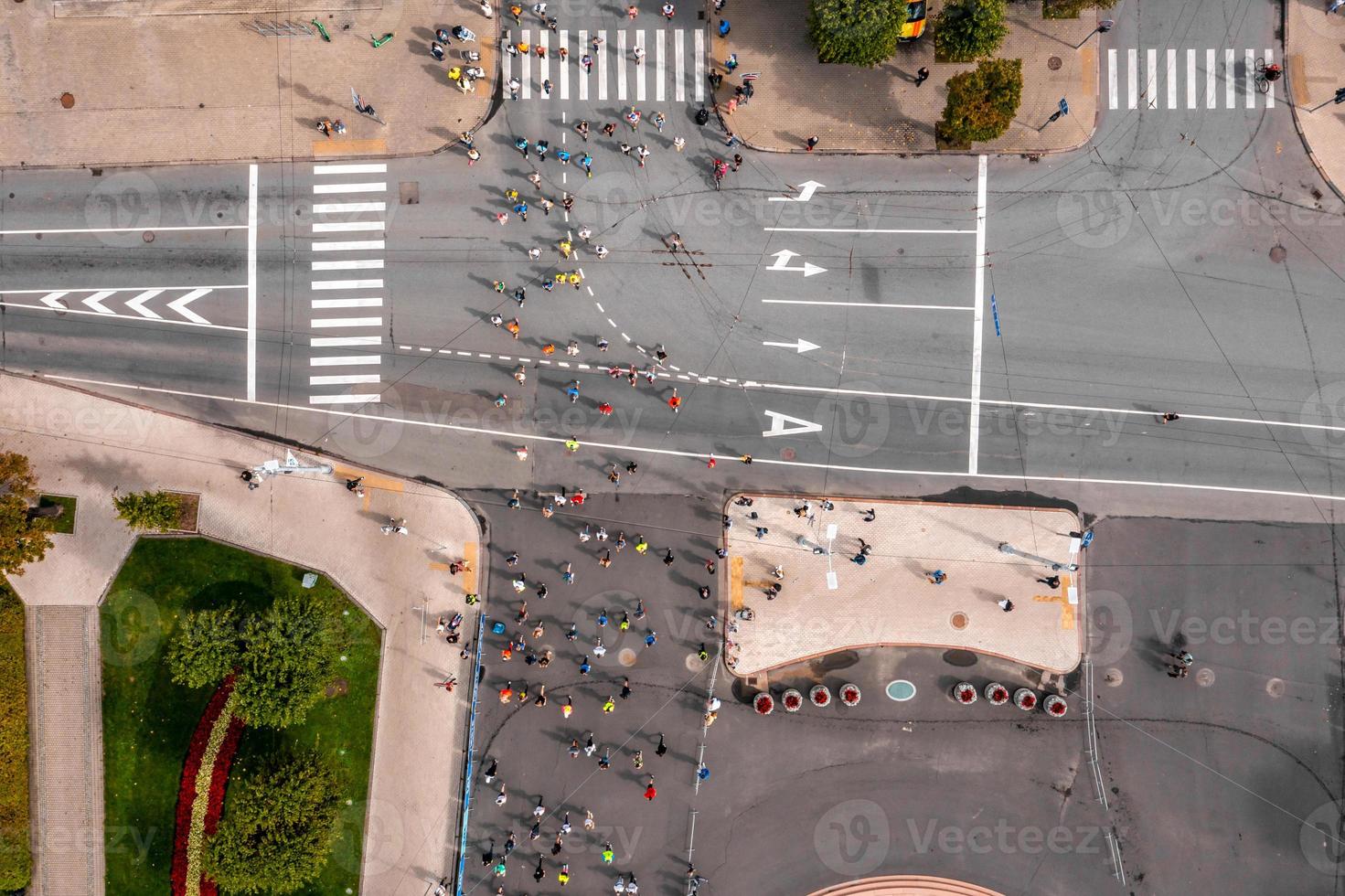 vue aérienne des personnes qui courent le marathon. photo