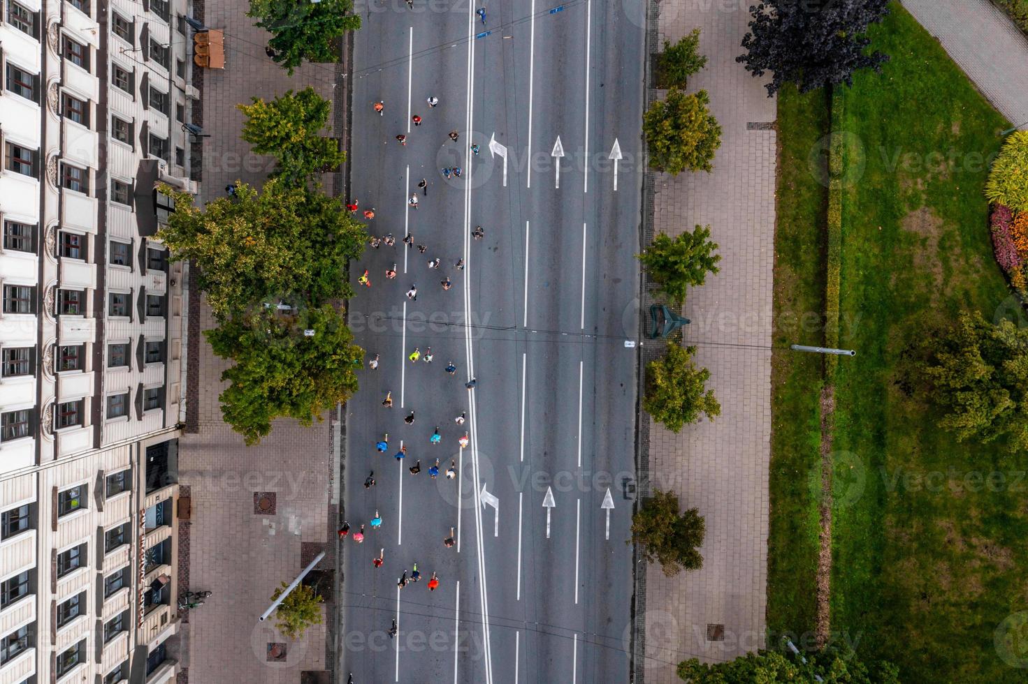 vue aérienne des personnes qui courent le marathon. photo