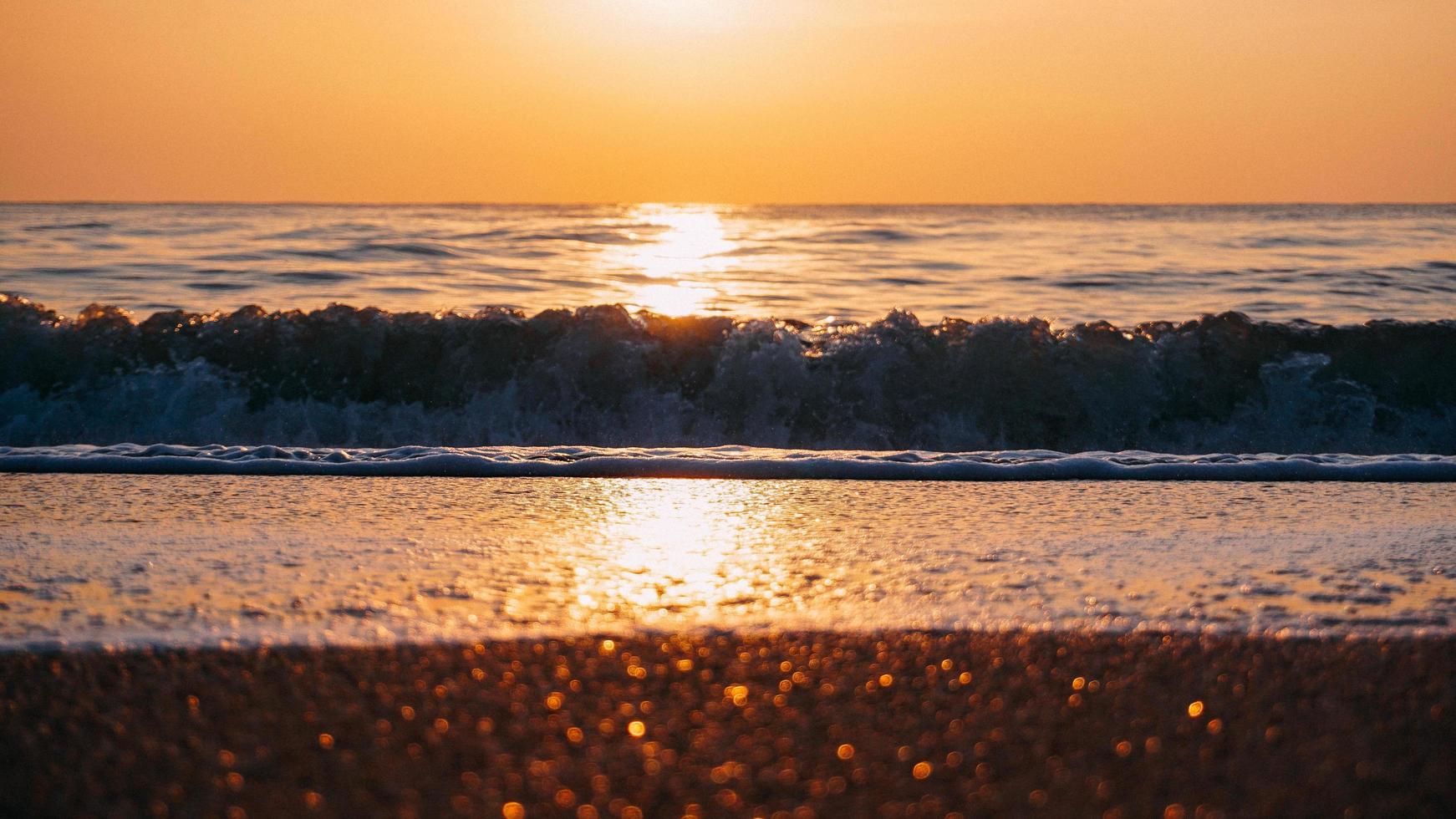 coucher de soleil et plage photo