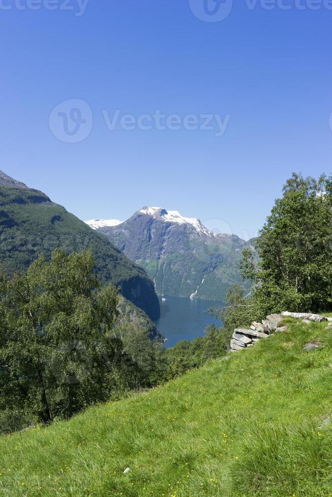 croisière dans le fjord de geiranger en norvège photo