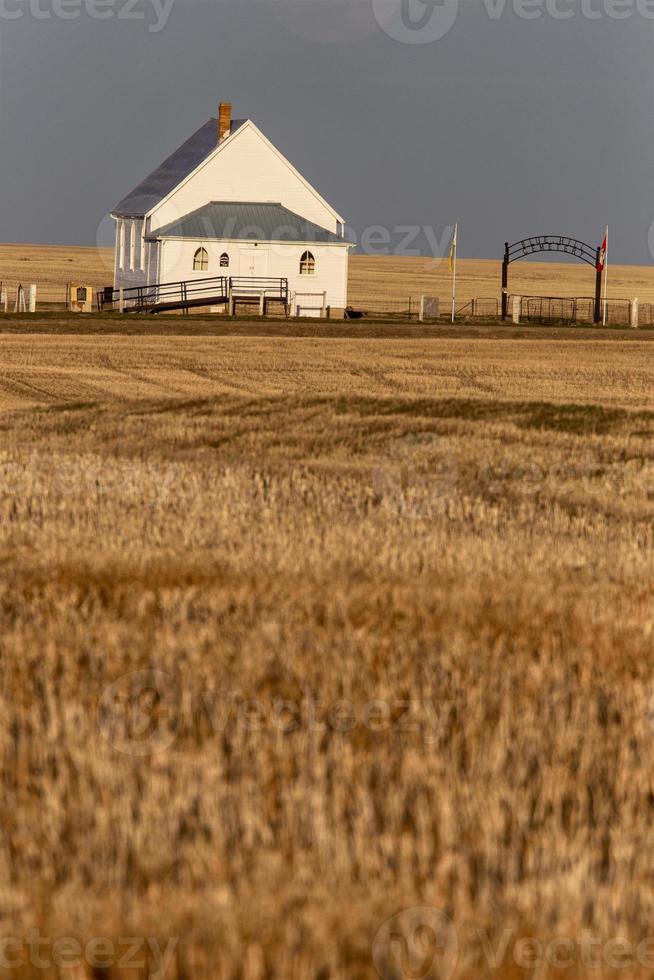 église de campagne pleine lune photo