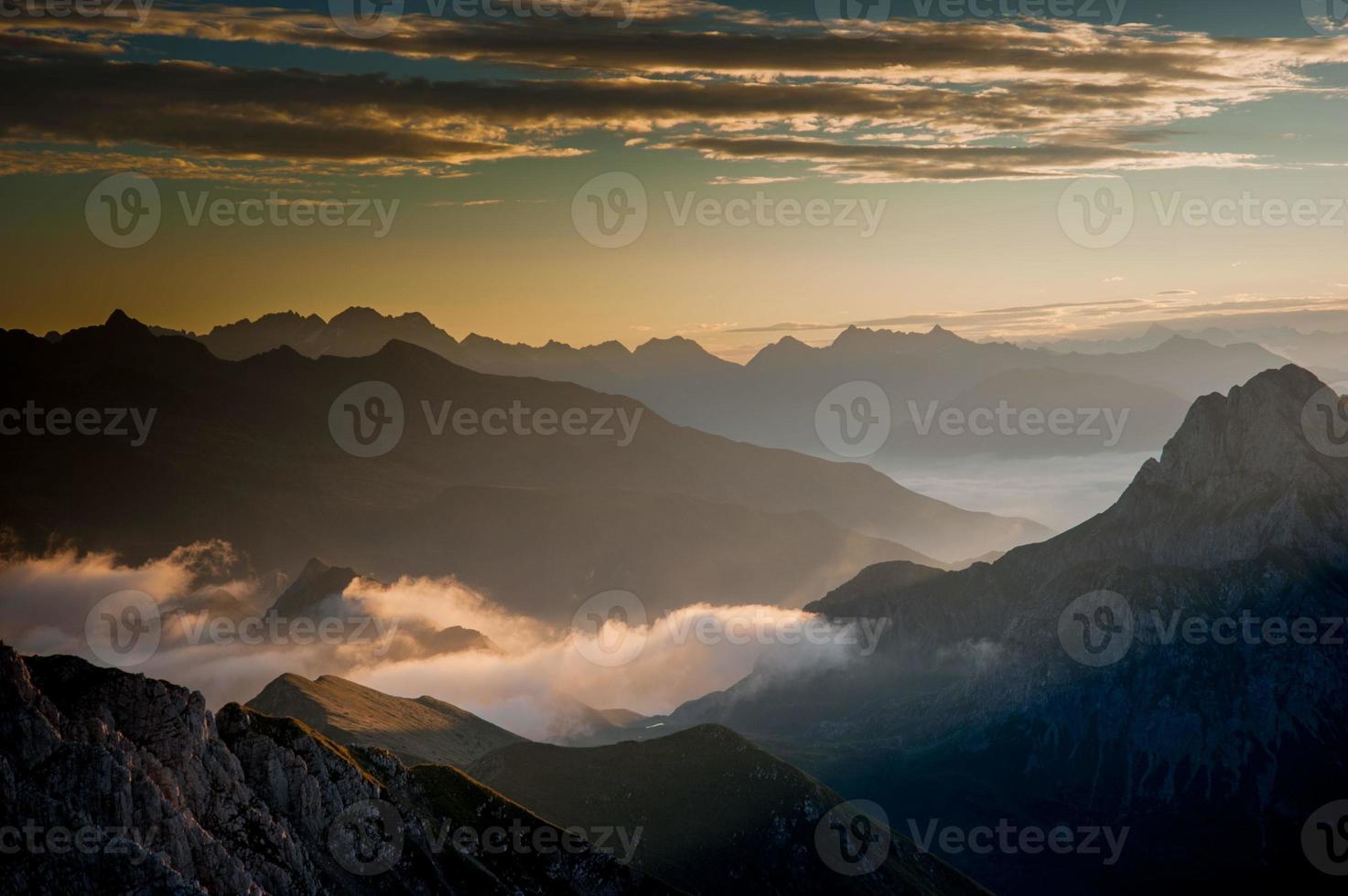 aube dans la montagne photo