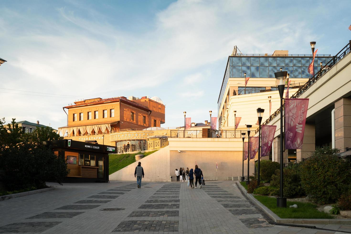 irkutsk, russie-18 septembre 2020- 130 quartier kvartal irkutsk sloboda est une zone spécialement créée de bâtiments historiques photo