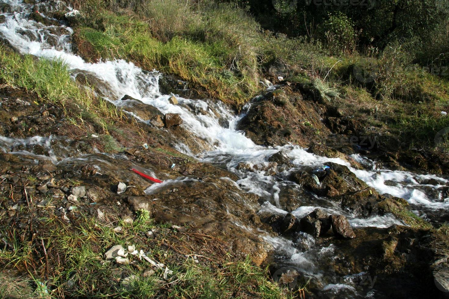 ruisseau de montagne, nainital, station de montagne photo