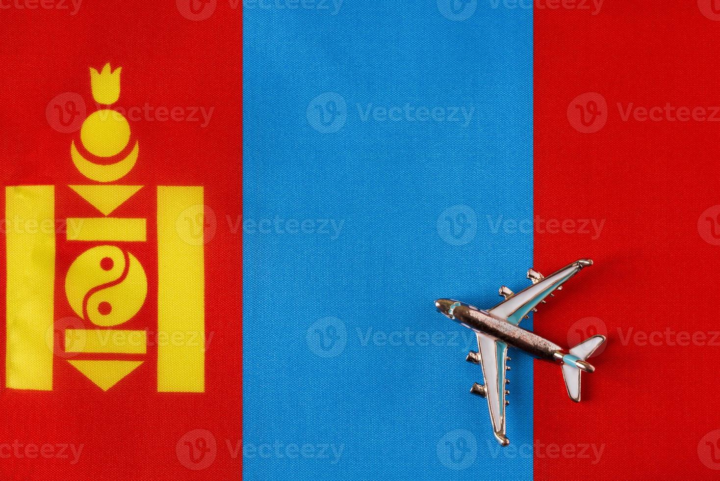 avion au-dessus du concept de voyage drapeau de la mongolie. photo