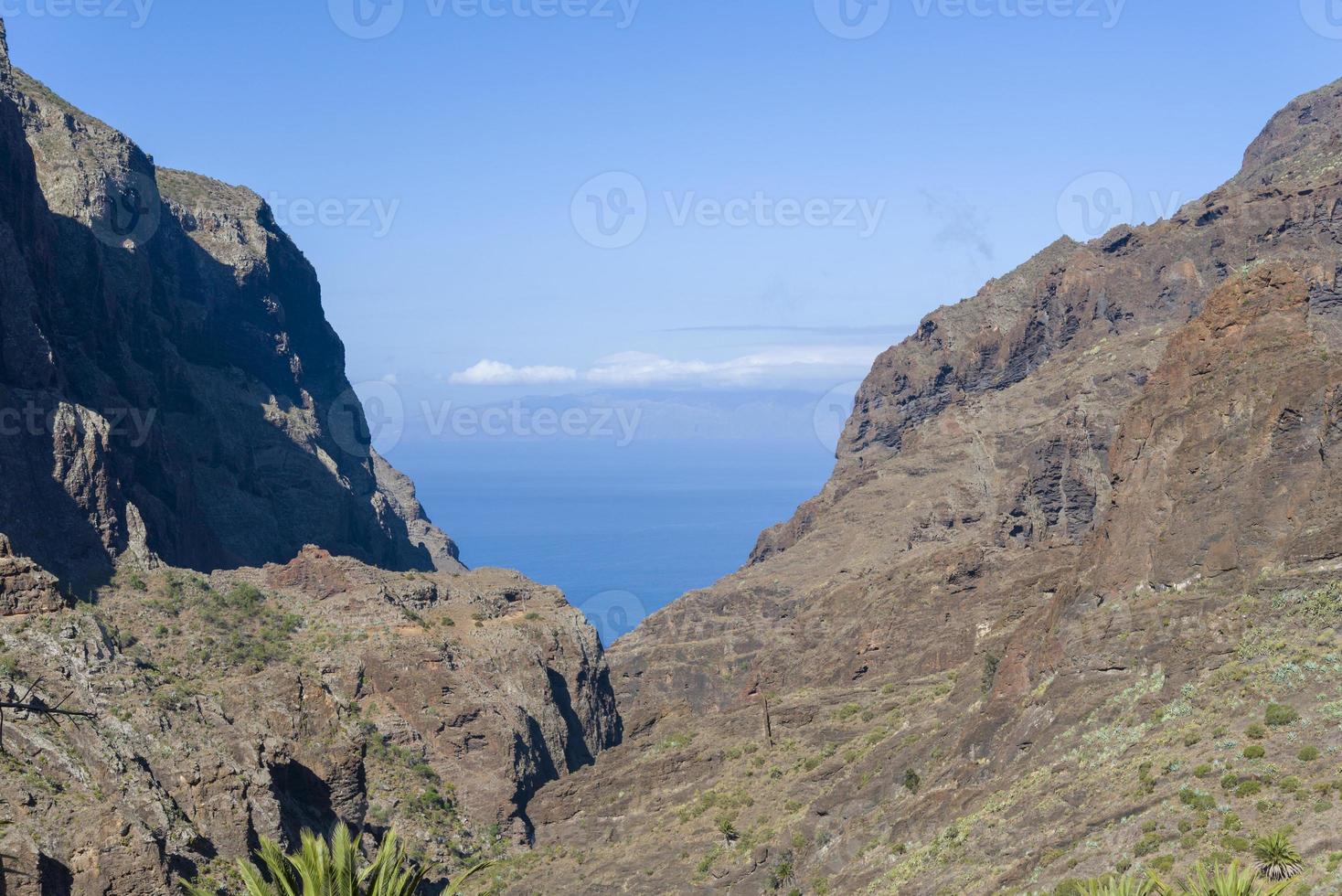 vue sur les montagnes et le masque des gorges. photo