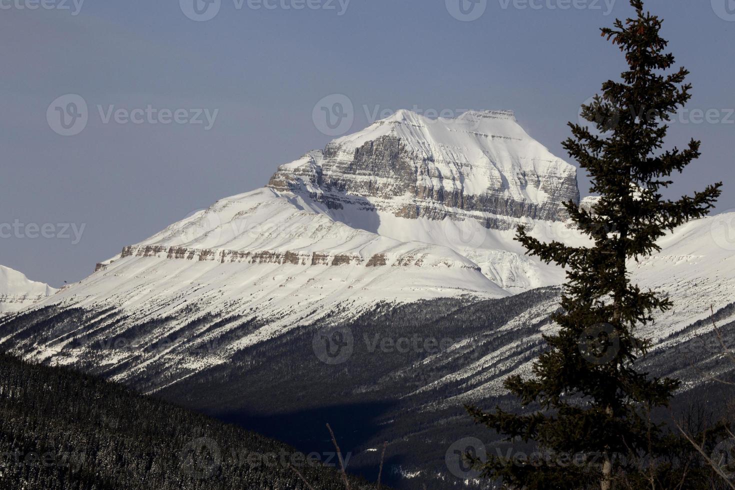 montagnes rocheuses en hiver canada photo