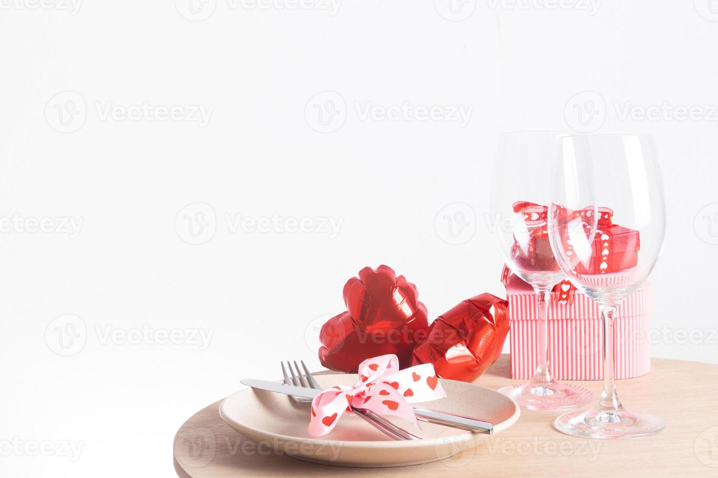 servant pour un dîner romantique le jour de la saint-valentin