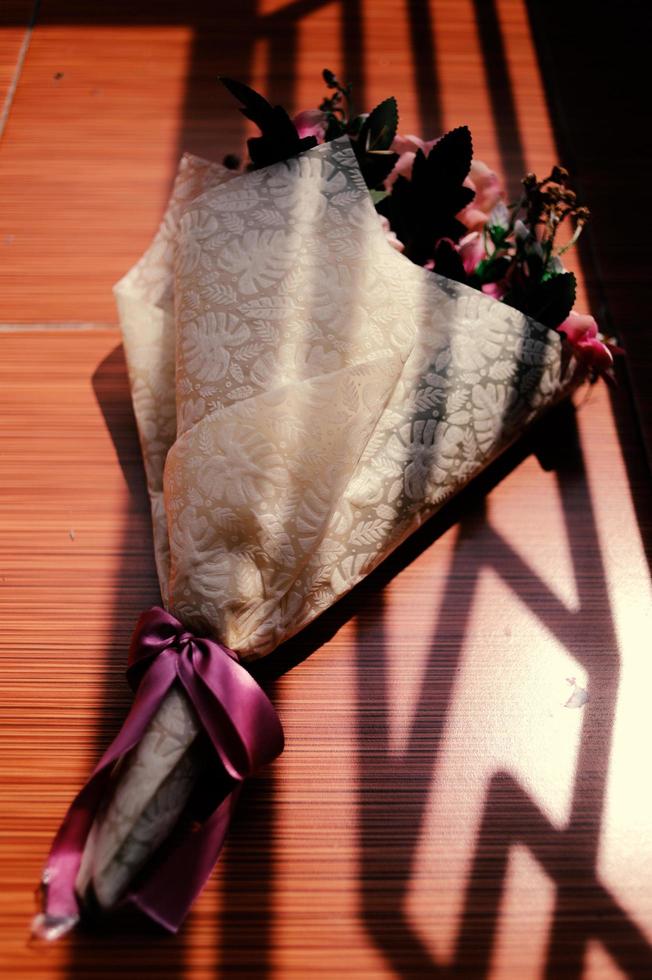 arche de mariage, mariage, moment de mariage, décorations de mariage, fleurs, chaises, cérémonie en plein air en plein air photo