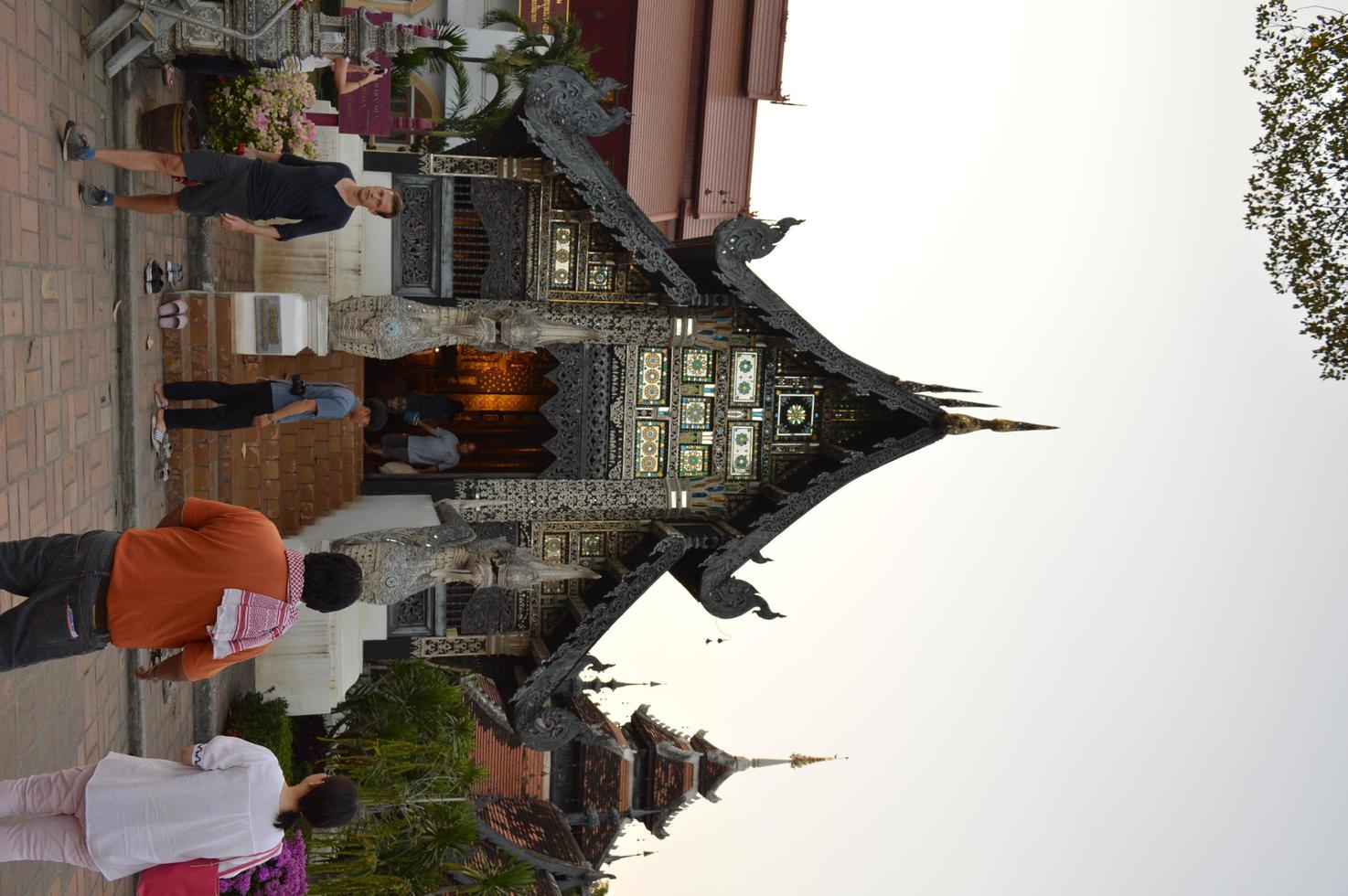 chiang mai thaïlande10 janvier 2020templewat chedi luangconstruit sous le règne de phaya saen mueang roi rama vii de la dynastie mangrai.devrait être construit dans les années 1928 1945. photo