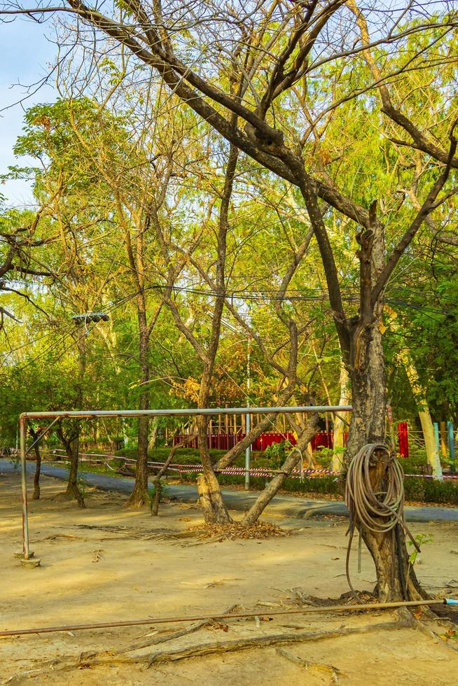 maison de jeux pour enfants et parc naturel de l'école à bangkok en thaïlande. photo