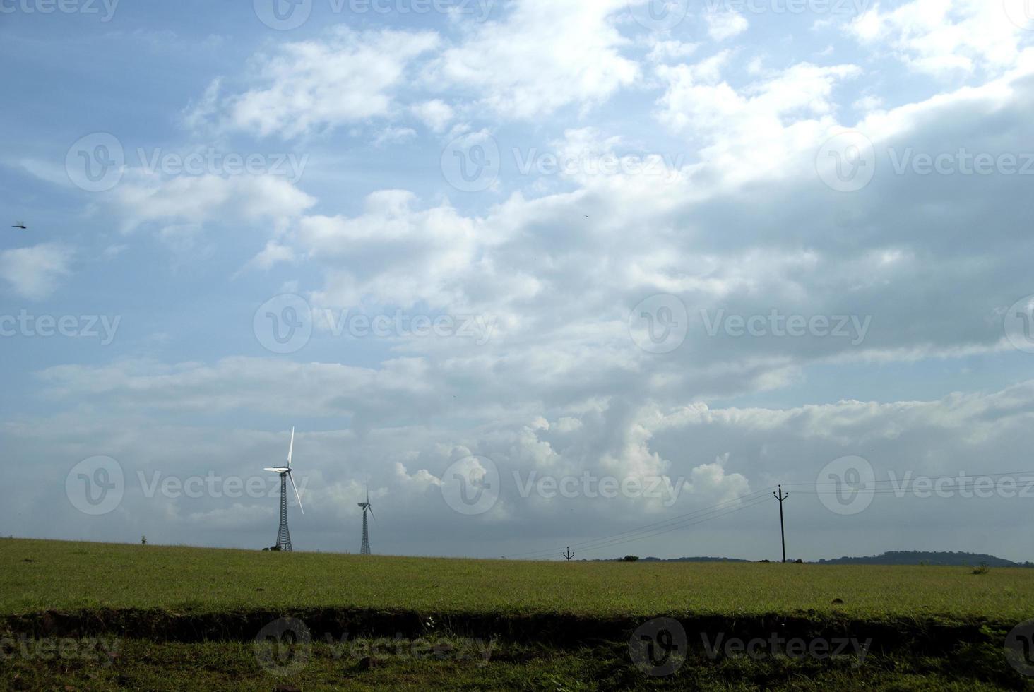 moulins à vent avec de beaux paysages, cloudscape. photo
