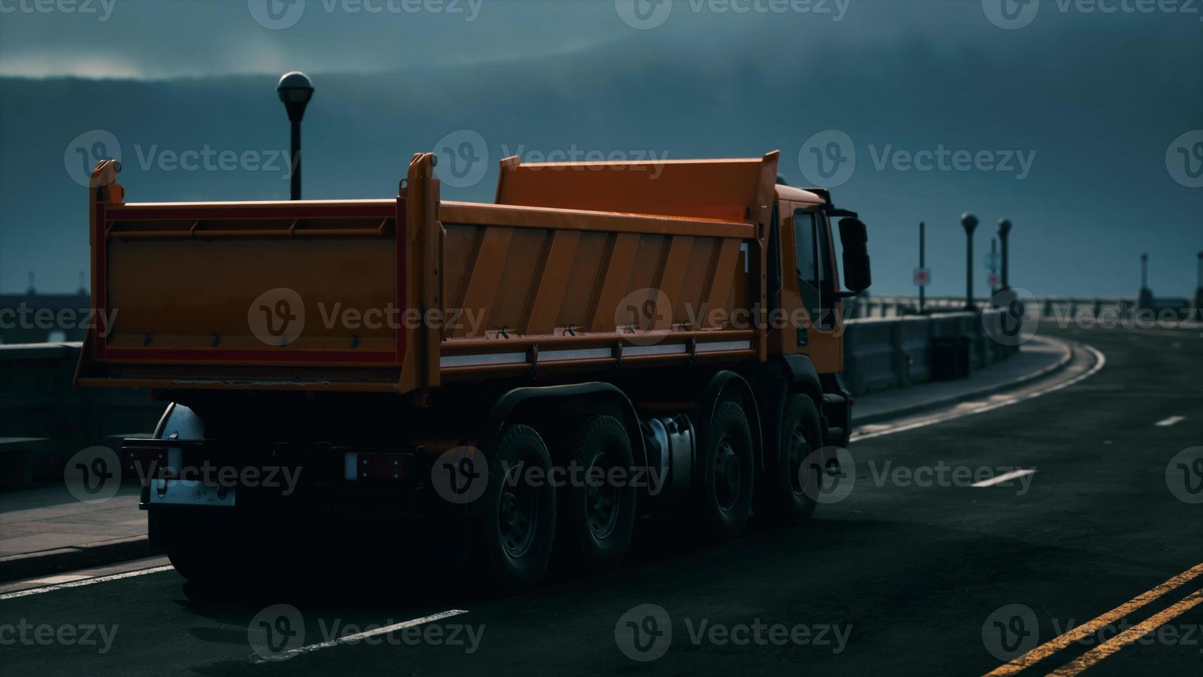 gros camion camion sur le pont photo