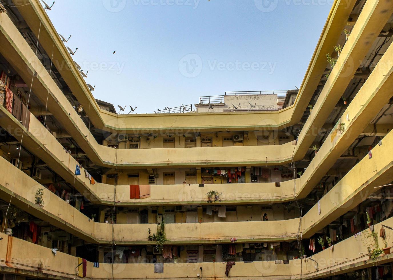 bâtiment jaune à mumbai photo