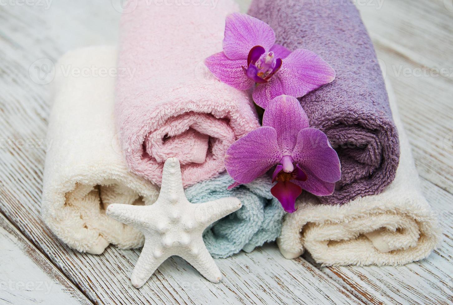 serviettes de spa et starfis photo