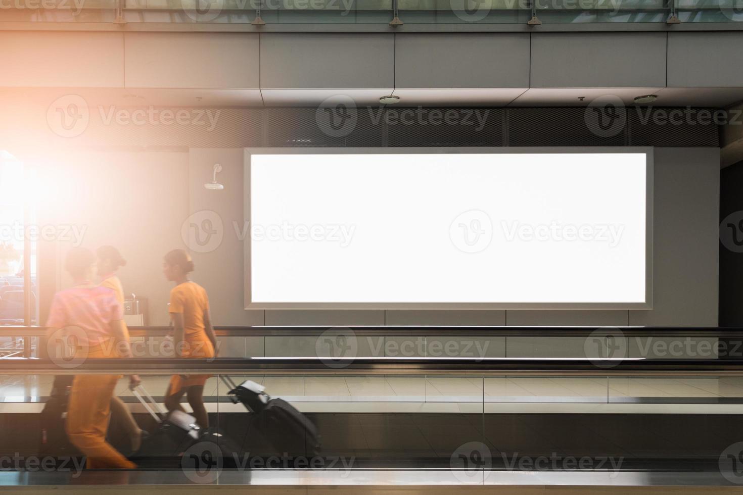 panneau publicitaire vierge à l'arrière-plan de l'aéroport grande publicité lcd photo