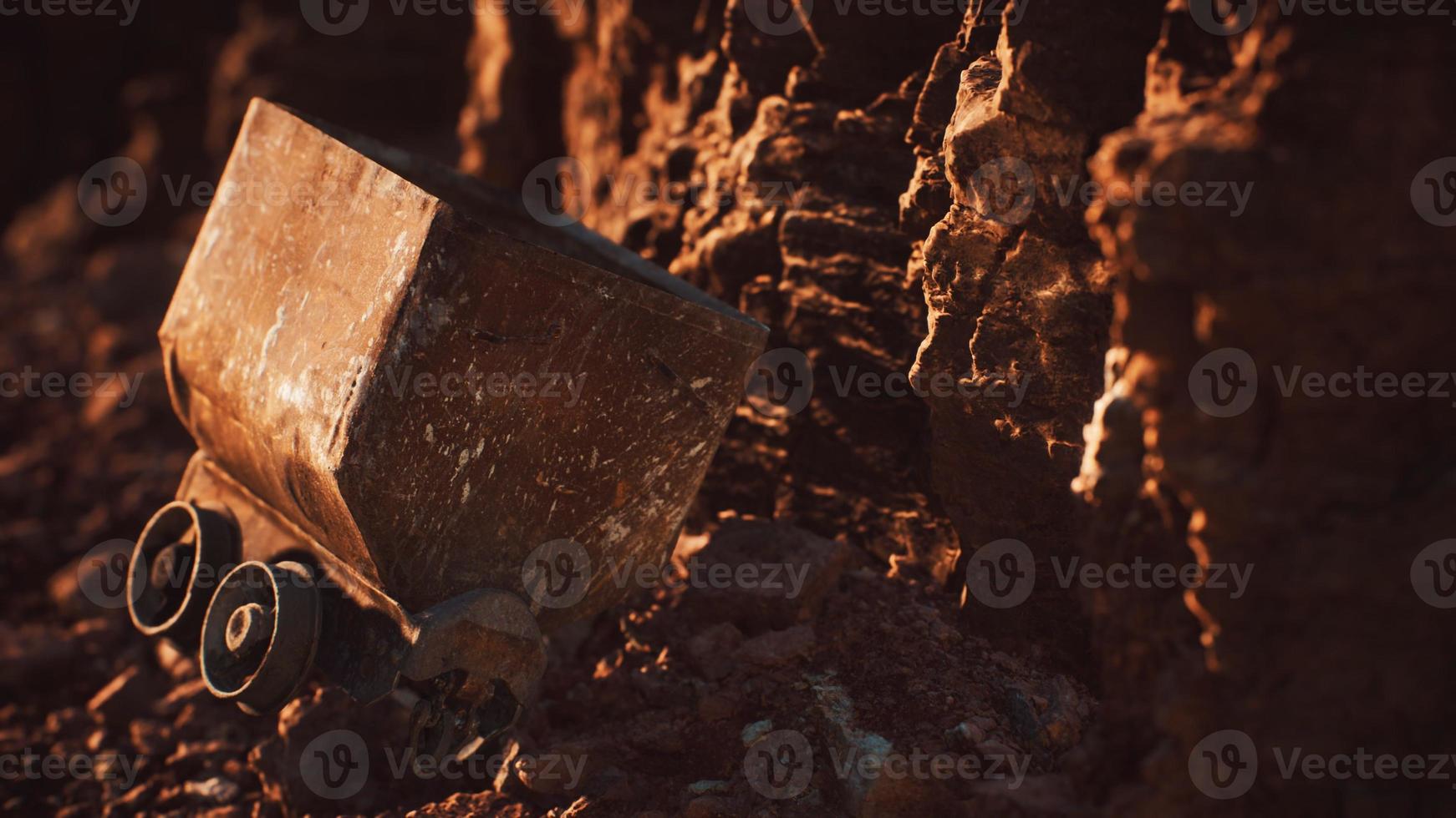 chariot de mine d'or abandonné utilisé pour transporter le minerai pendant la ruée vers l'or photo
