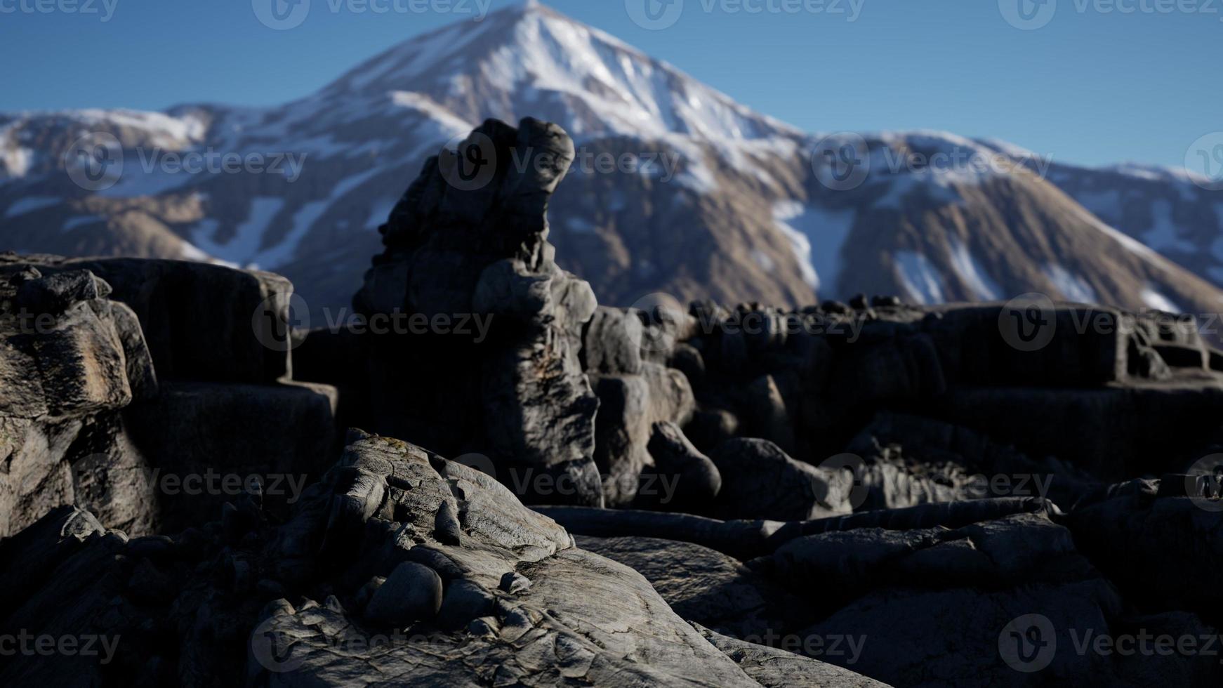 rocher et pierres dans les montagnes des alpes photo