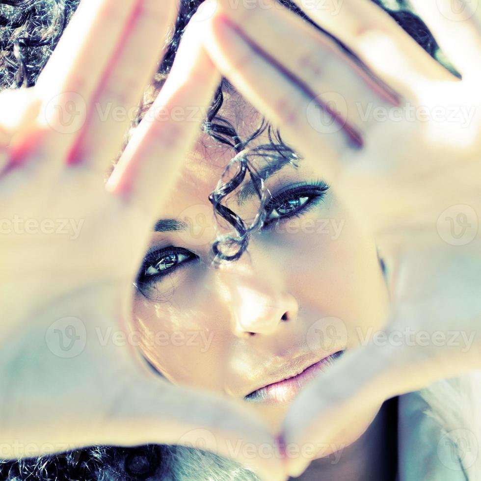 portrait en gros plan d'une jeune femme africaine photo