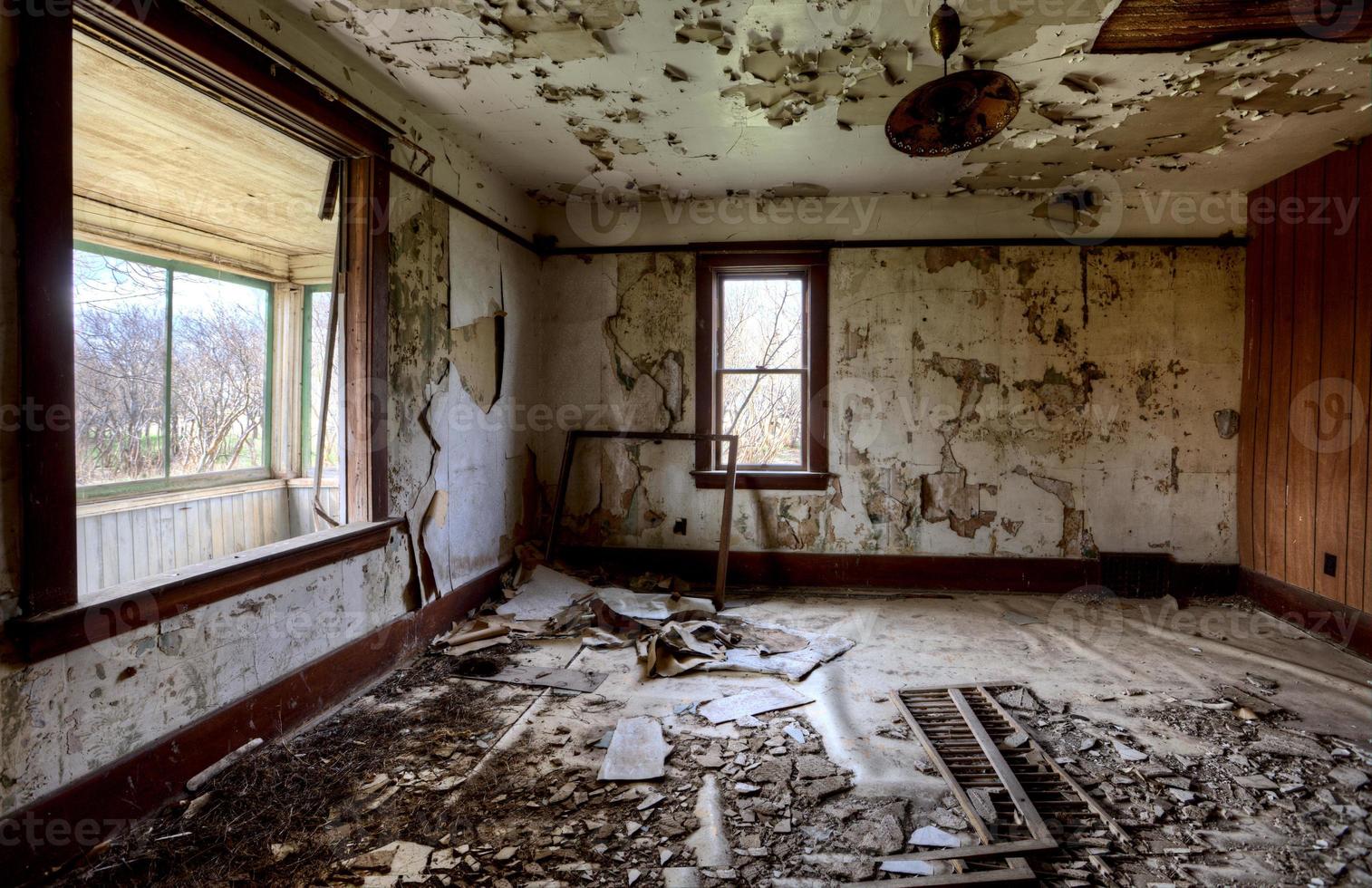 intérieur maison abandonnée prairie photo