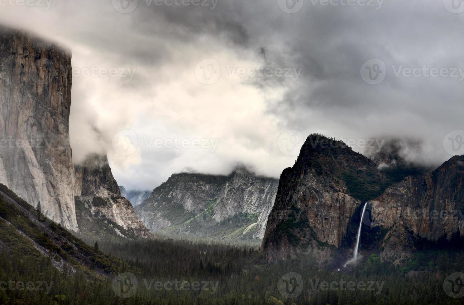 vue sur la cascade de yosemite photo