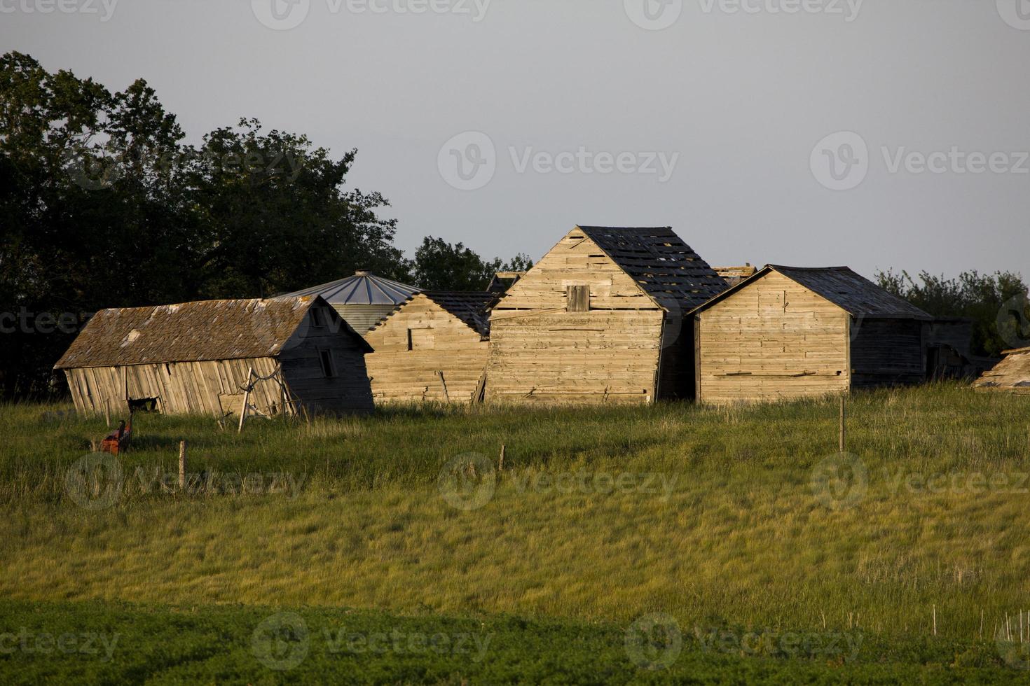 bâtiments de ferme abandonnés photo