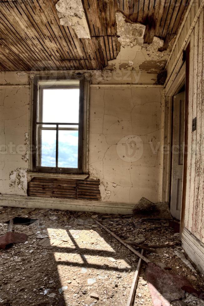 intérieur maison abandonnée prairie photo