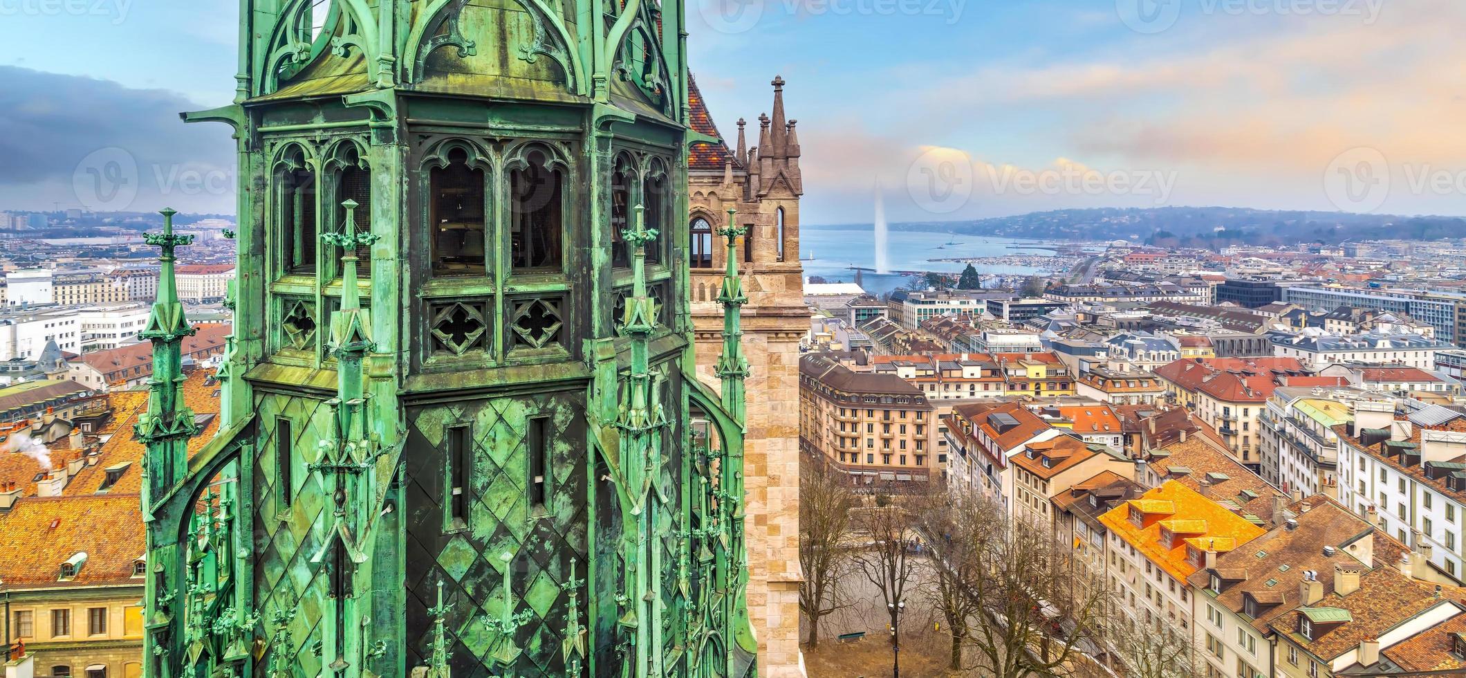 toits de la ville de genève avec le lac léman, paysage urbain de la suisse photo