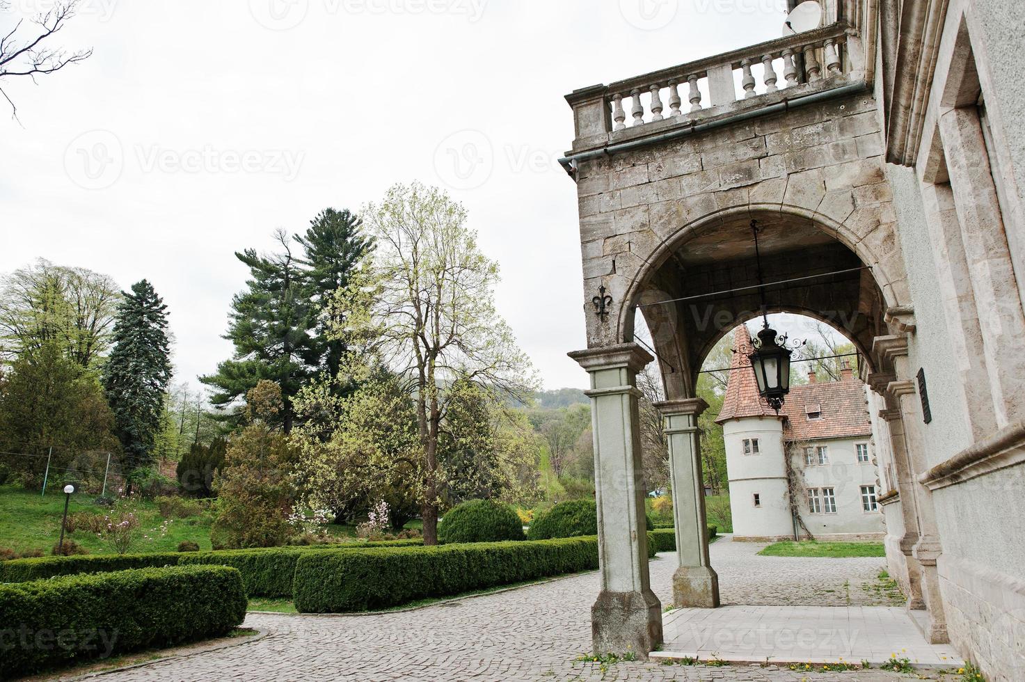 château de chasse de schonborn à carpaty, transcarpatie, ukraine. construit en 1890. photo