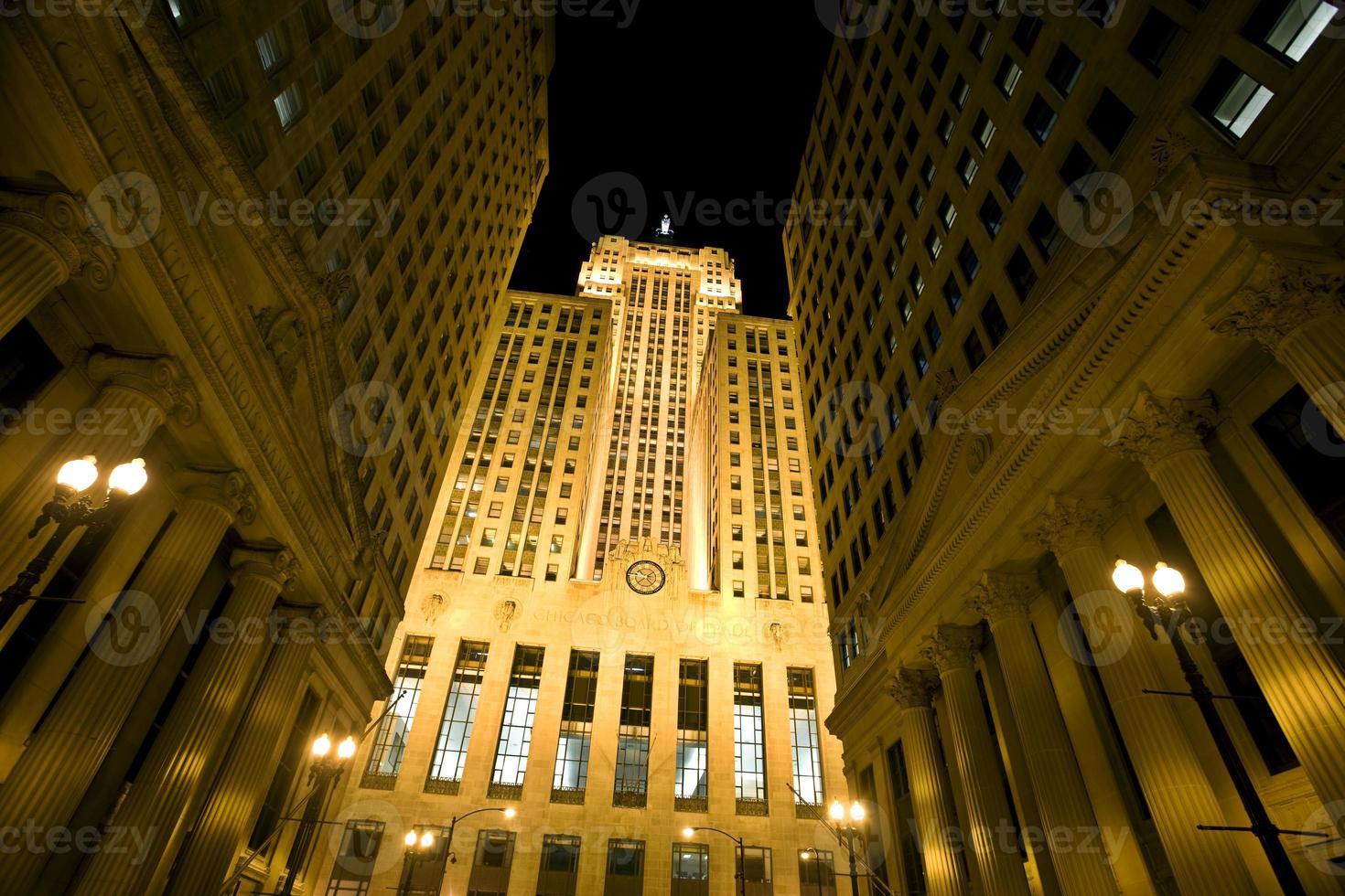 photographie de nuit de la ville du centre-ville de chicago photo