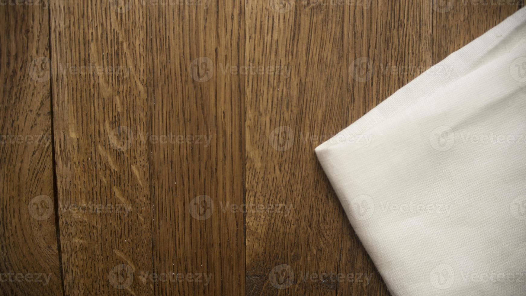 tissu sur un fond en bois photo