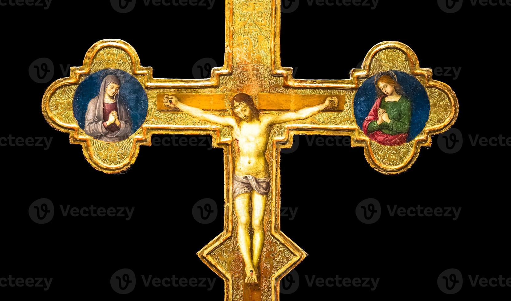 crucifix antique en or - église catholique romaine, jésus christ. photo