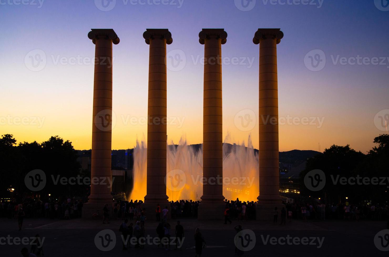 Columnes près de la fontaine magique de Montjuic, Barcelone, Catalogne, Espagne photo