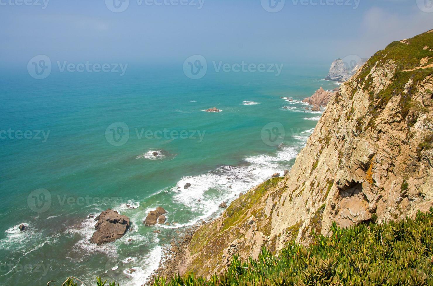 le portugal, le cap roca occidental de l'europe, paysage du cap roca, vue sur la côte de l'océan atlantique depuis cabo da roca photo