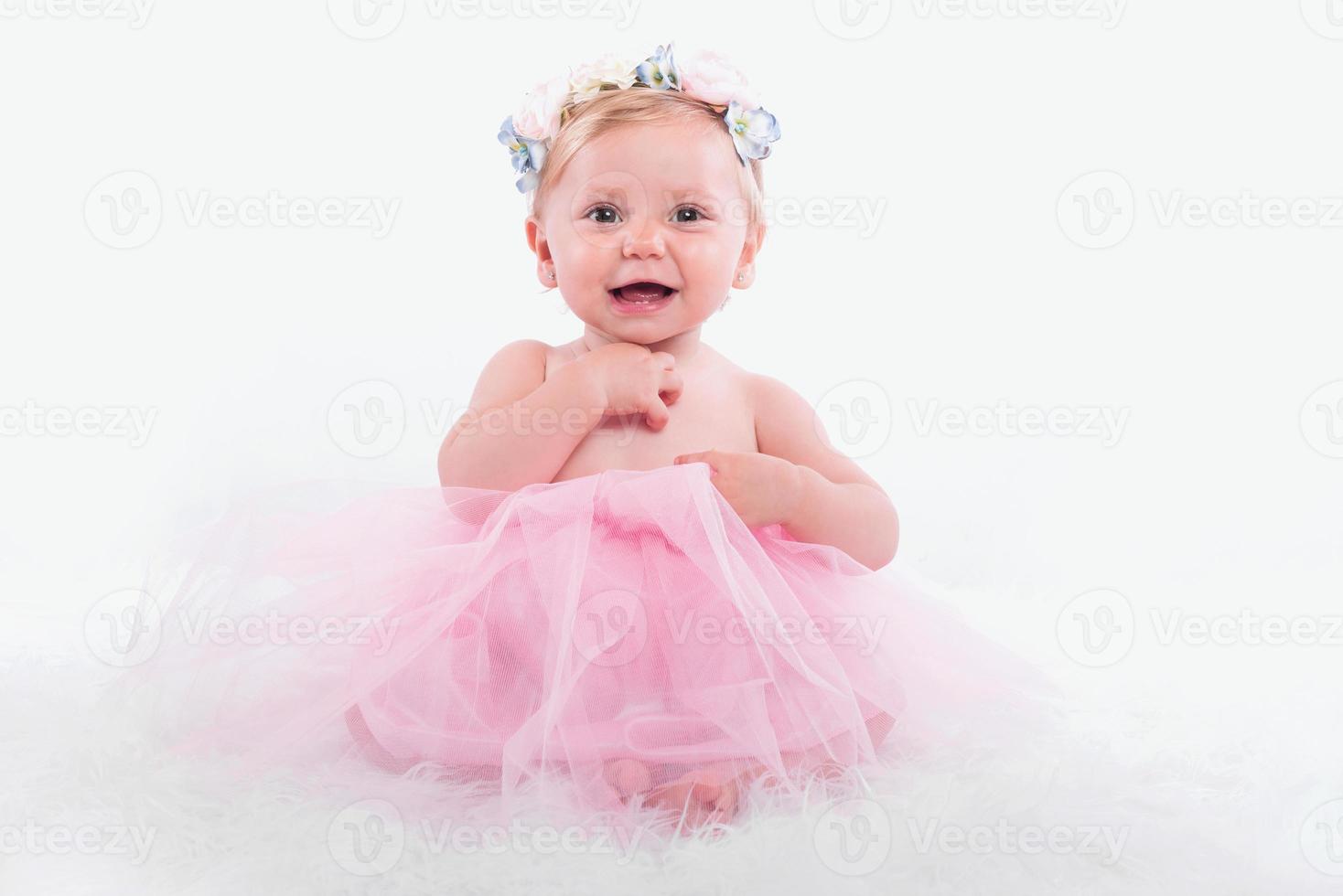 petite fille souriante habillée en ballerine photo