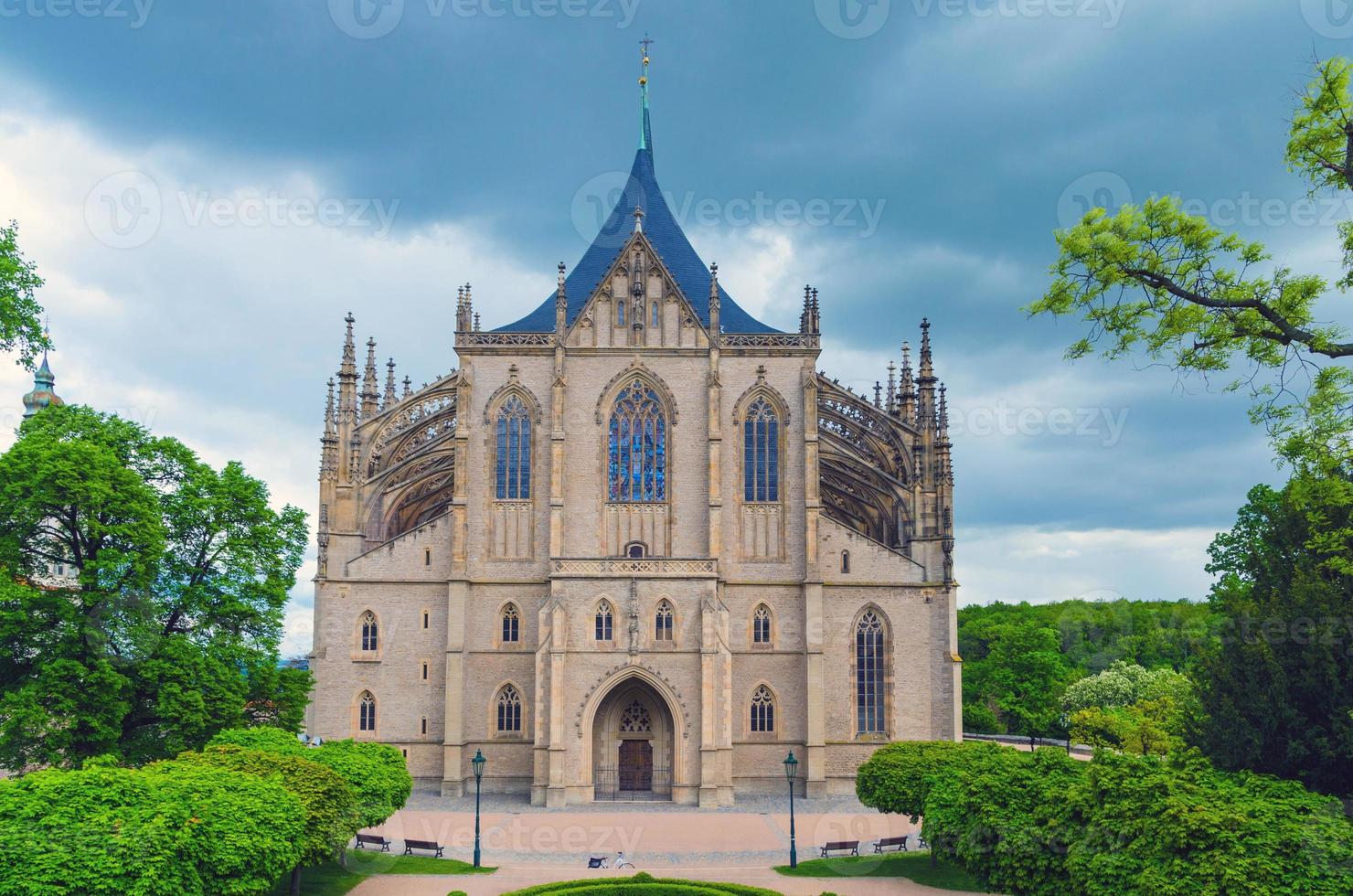 L'église sainte barbara cathédrale de st barbara église catholique romaine bâtiment de style gothique à kutna hora photo