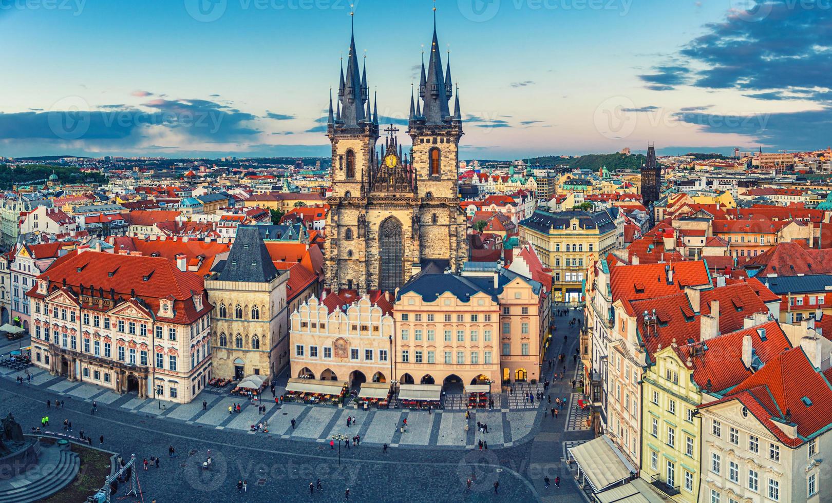 panorama du centre historique de la vieille ville de prague photo