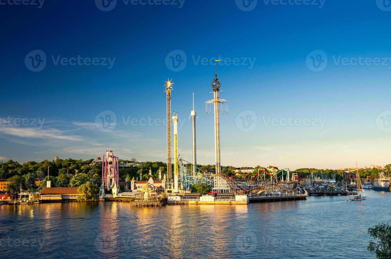 L'île de Djurgarden et les attractions du carrousel de tivoli, Stockholm, Suède photo