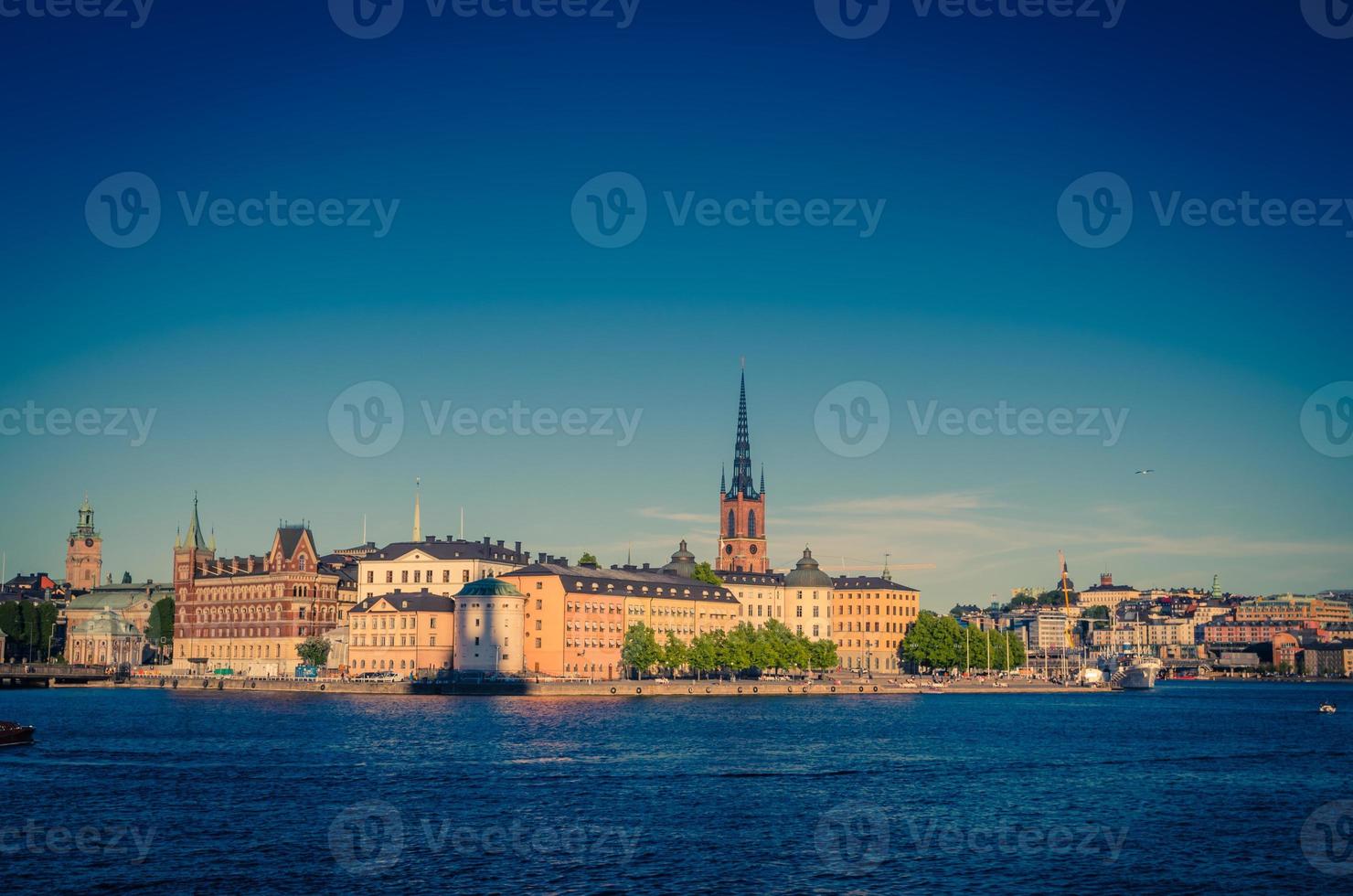 L'île de Riddarholmen avec des flèches d'église de Riddarholm, Stockholm, Suède photo