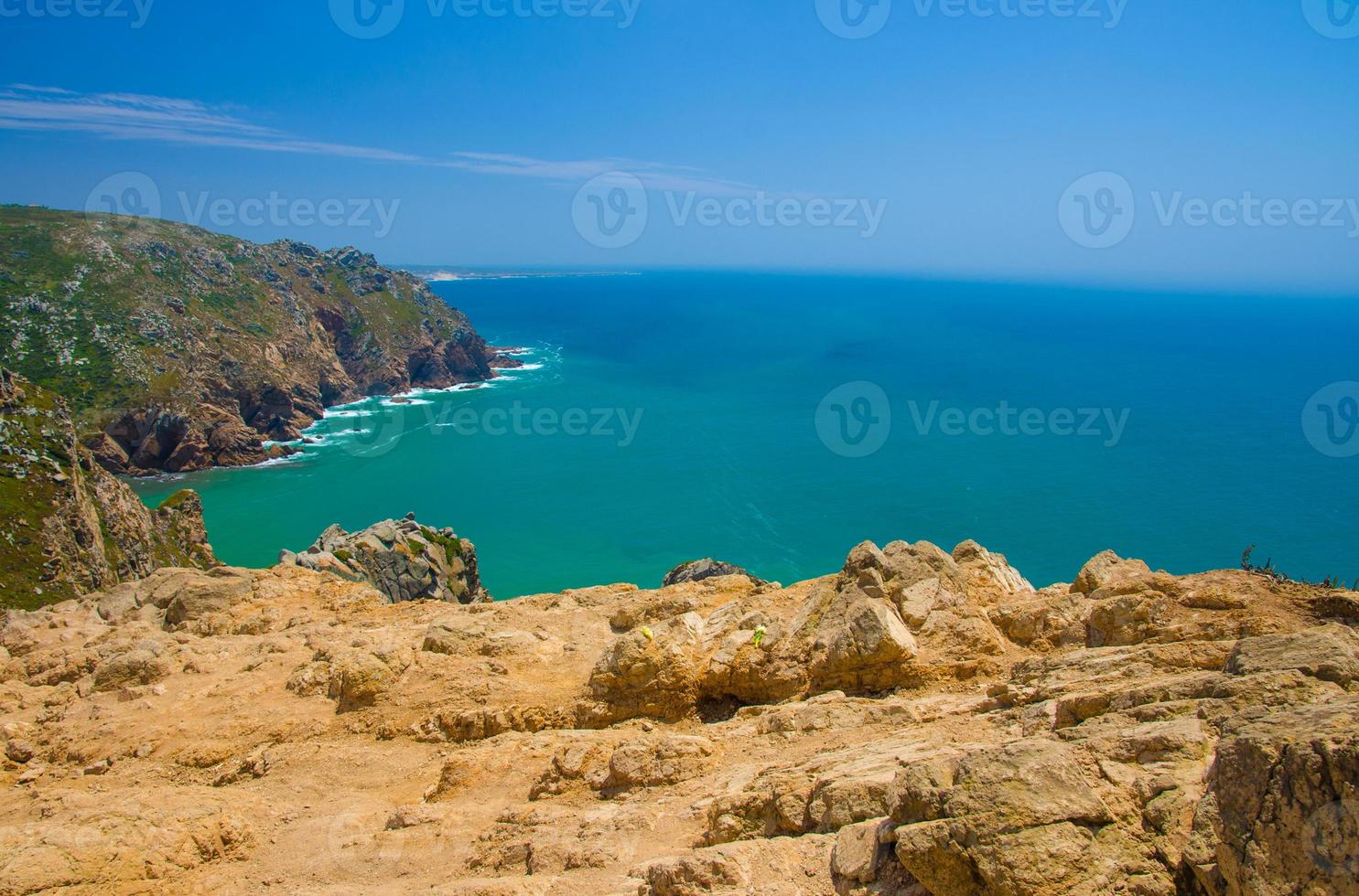 le portugal, le cap roca occidental de l'europe, paysage du cap roca, vue sur la côte de l'océan atlantique depuis cabo da roca photo