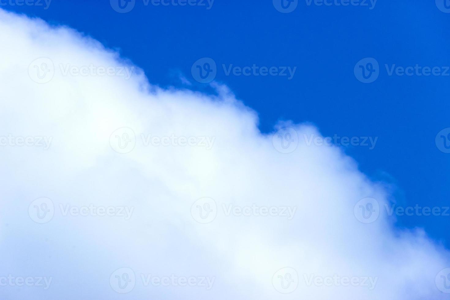 nuages et fond de ciel bleu avec espace de copie photo