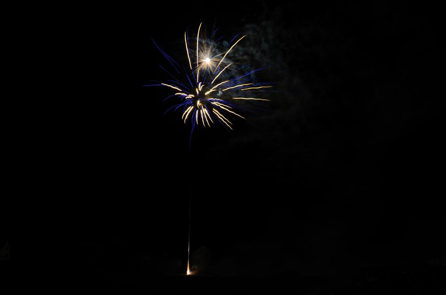 feu d'artifice bleu unique photo